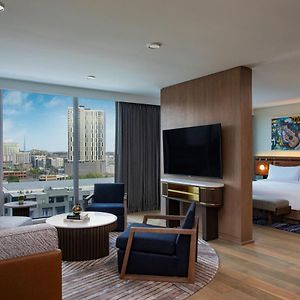 Marvelous King Suite Hearing Accessible